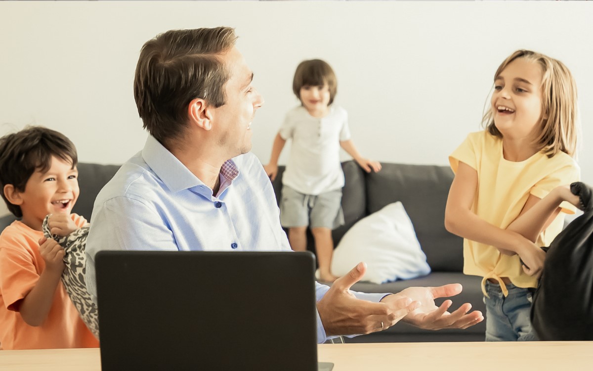 kids smiling dad