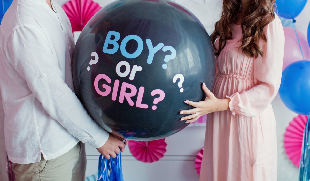 gender reveal balloon