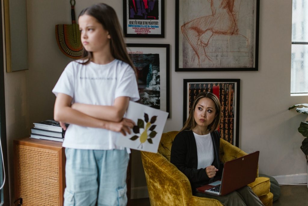 Picture Of A Mother And Daughter Having A Conversation