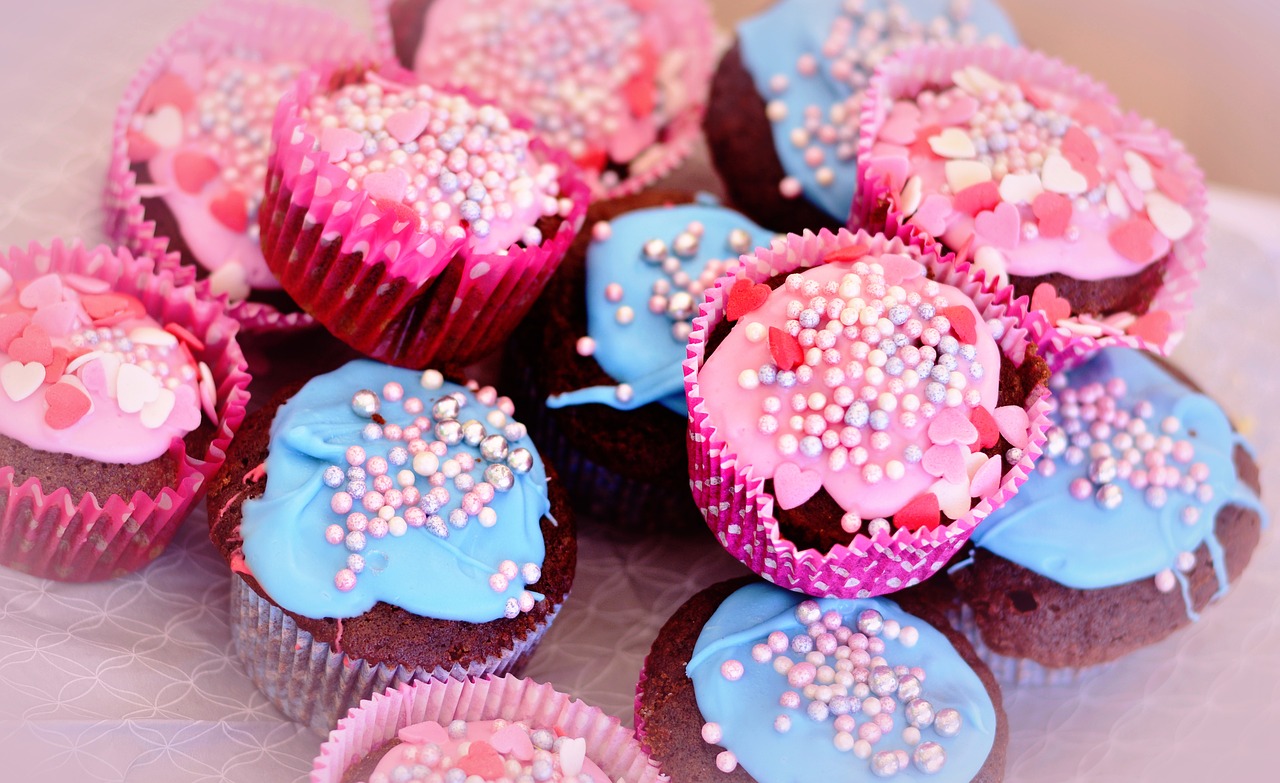 blue pink muffins