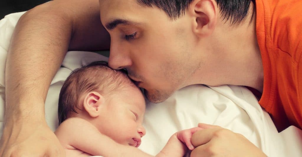 dad kissing babies forehead