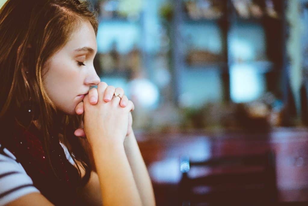 girl praying