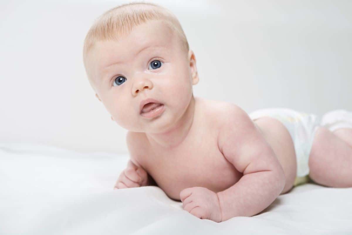 babies-poop-smells-like-vinegar-9-causes-explained