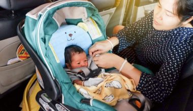 mom and infant in a car