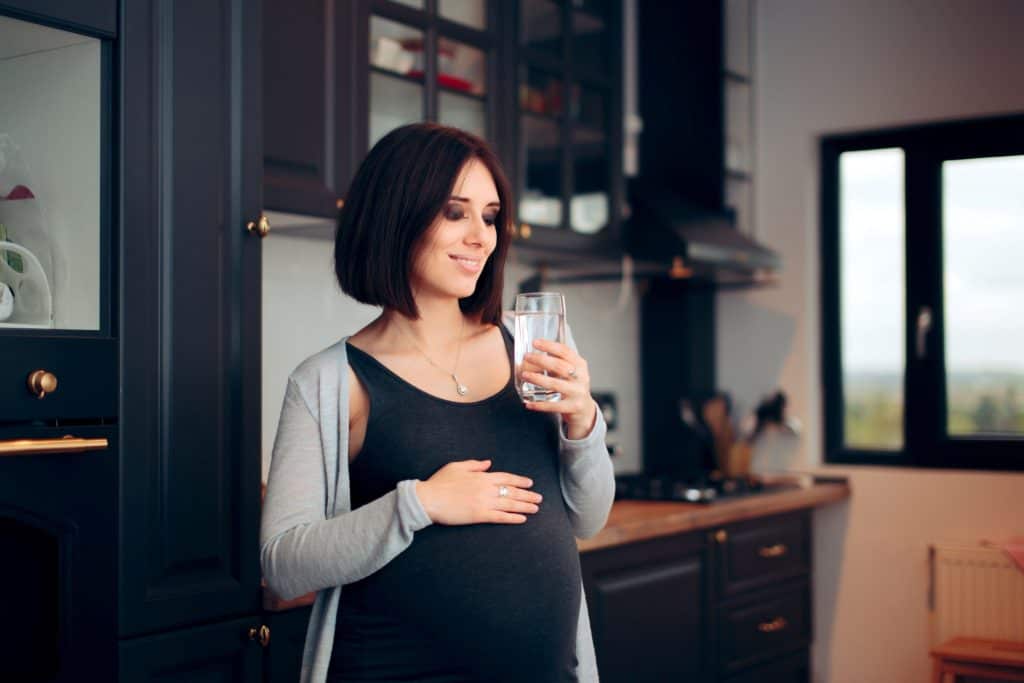 woman wearing black stretchy top