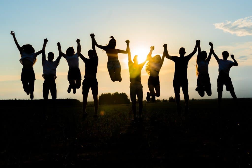 silhoutte of friends jumping