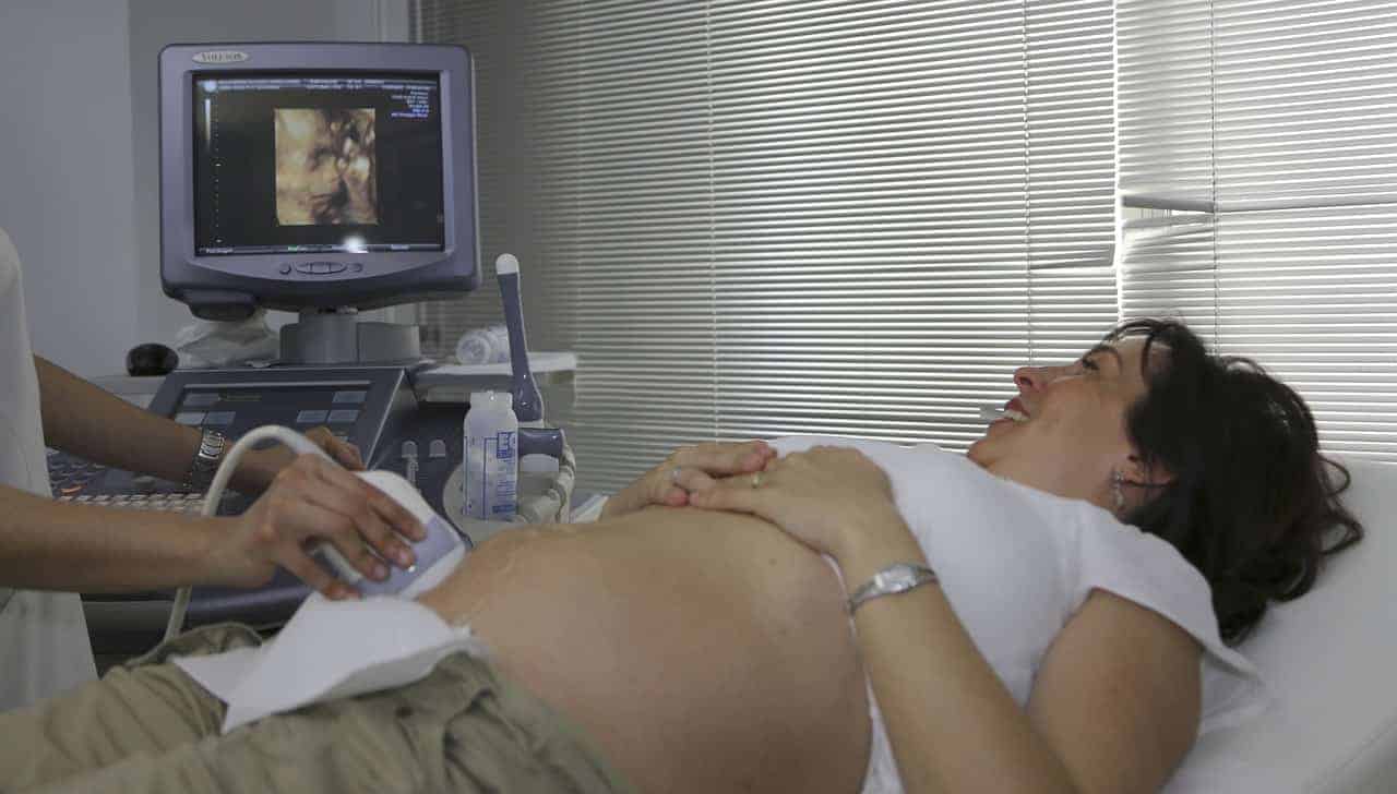 embryo ultrasound woman