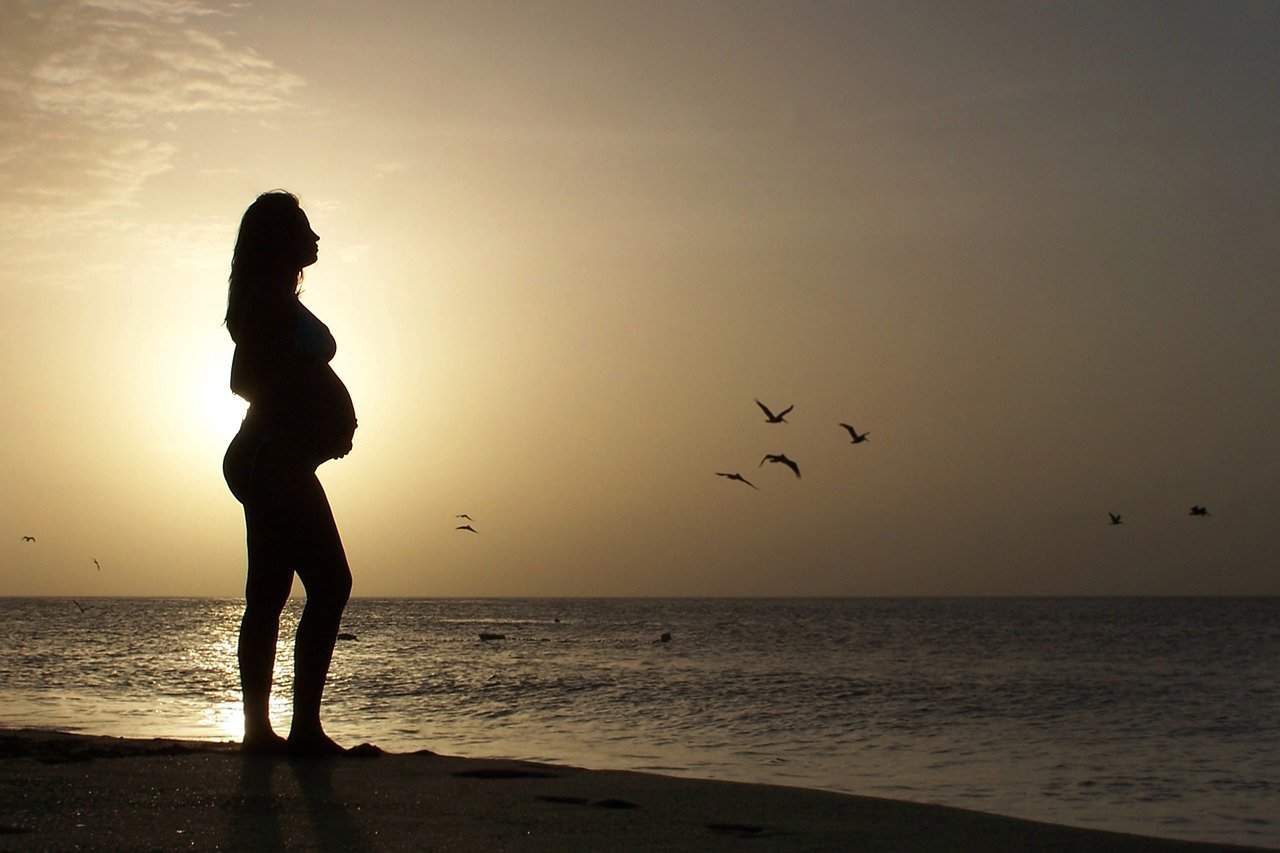 woman silhouette pregnant