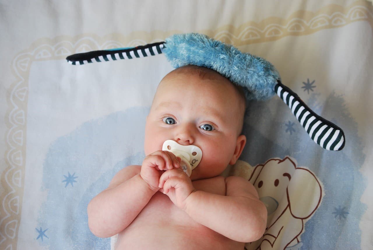 5 Reasons Why Baby Squirms and Cries While Bottle Feeding