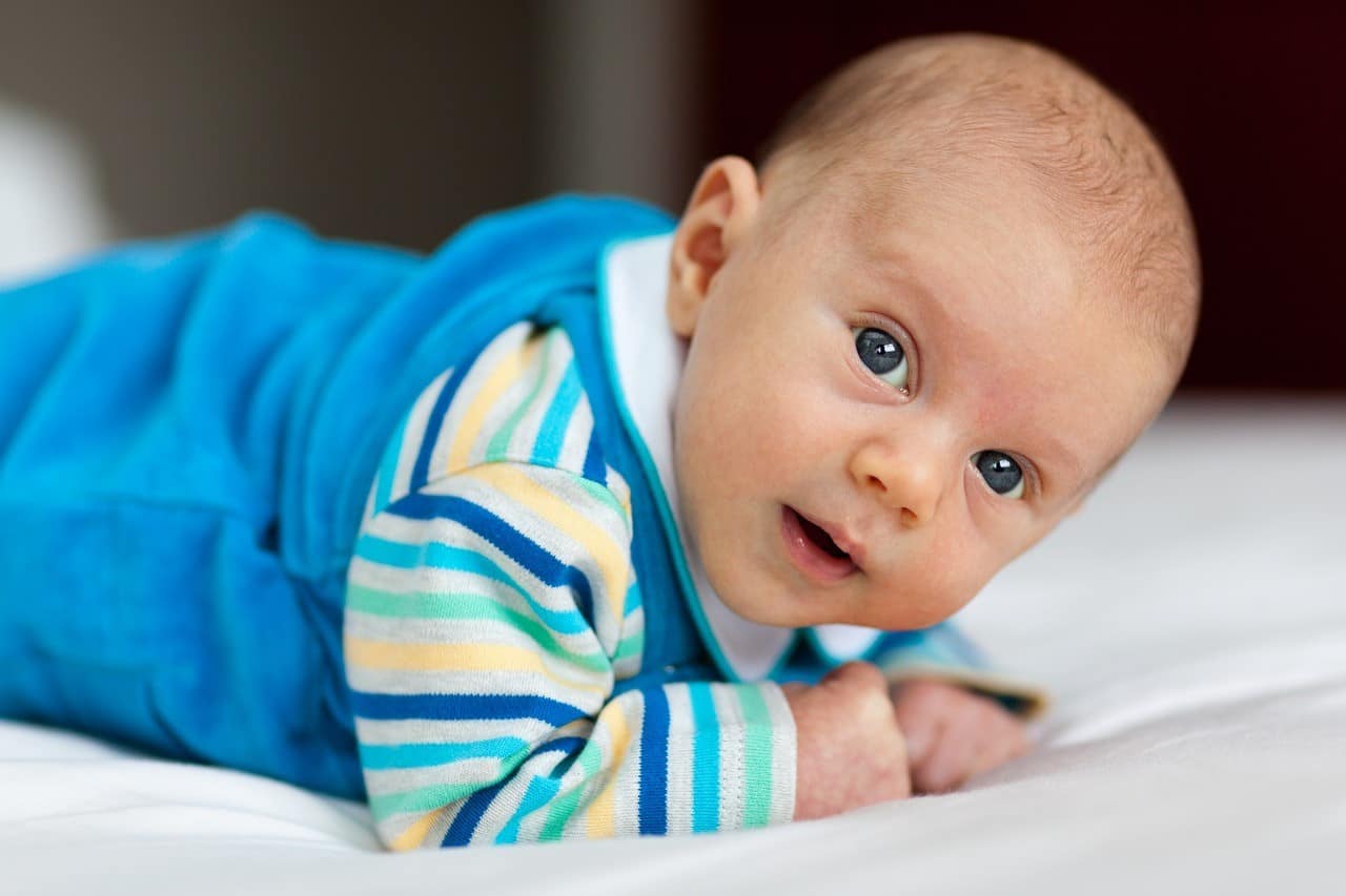 5 Reasons Why Baby Squirms and Cries While Bottle Feeding