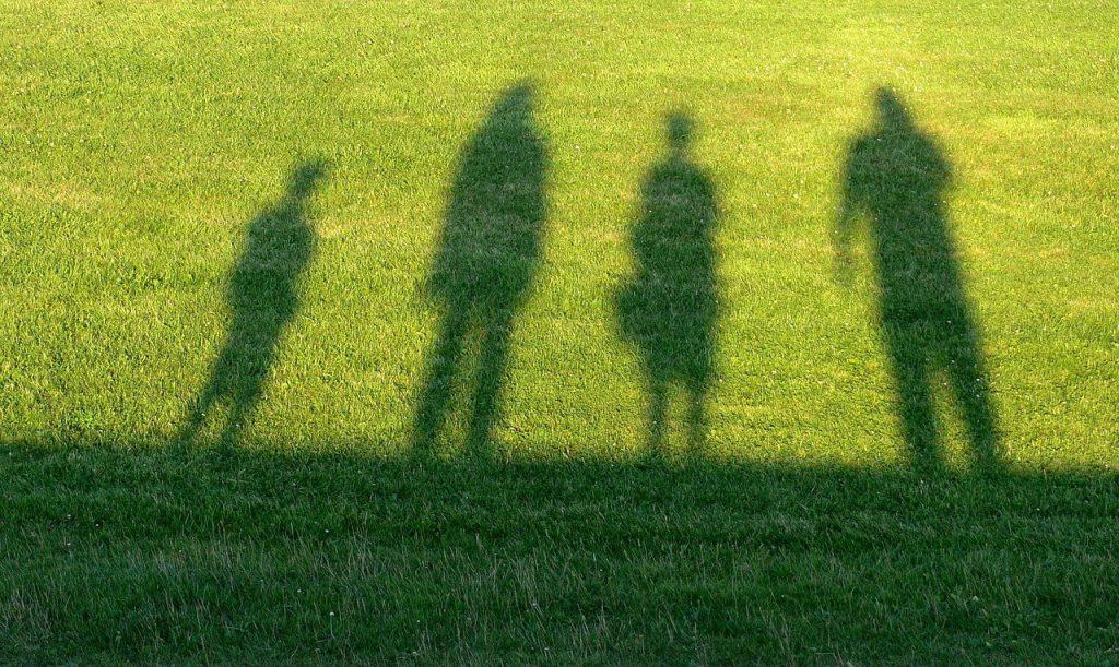silhoutte of family