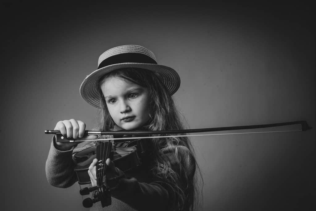 little girl playing violin