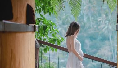 pregnant woman wearing white dress