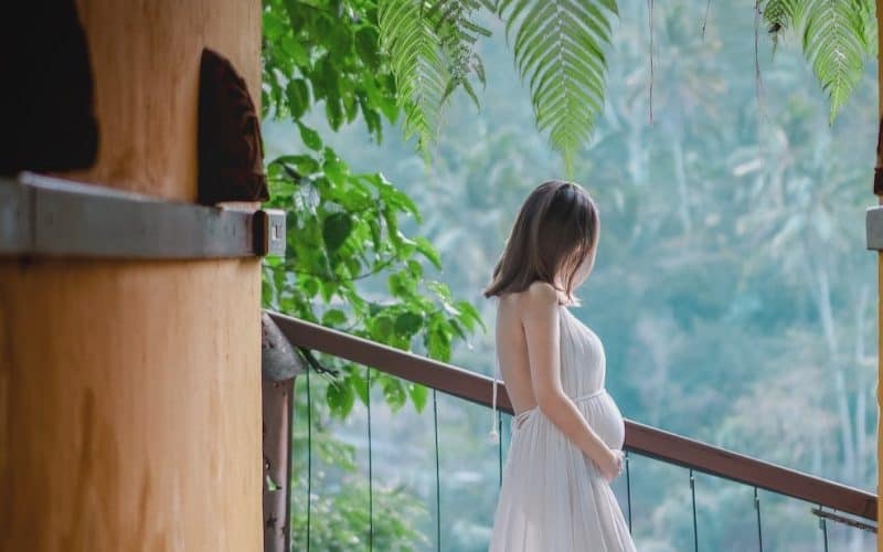 pregnant woman wearing white dress