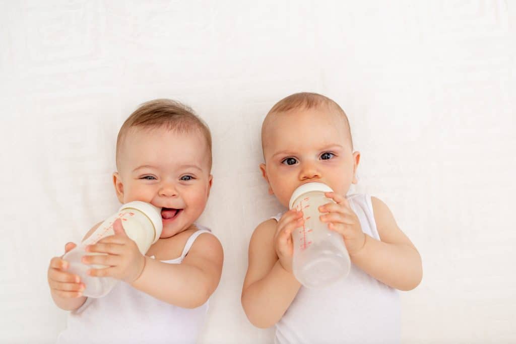 Can Twins Share a Bottle? Is It Safe? (Explained)