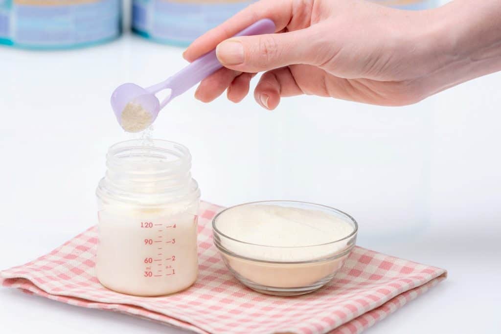 putting formula on breastmilk