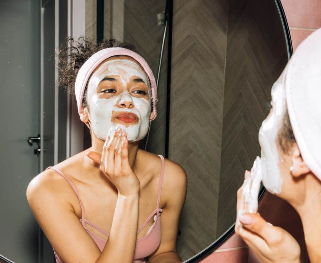 woman doing her skincare