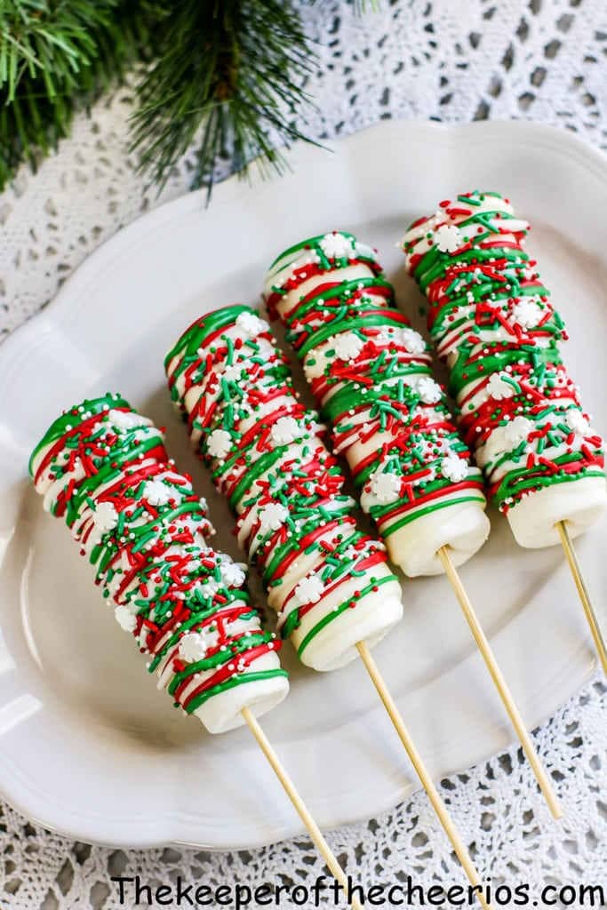 christmas-marshmallow-pops Four Christmas Marshmallow Pops on sticks with sprinkles on top
