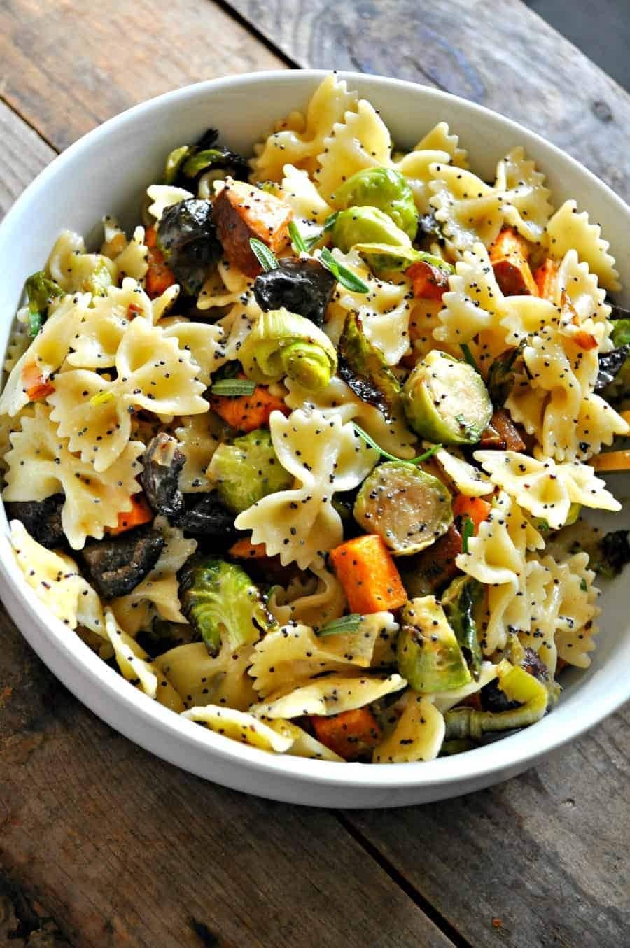 fall-pasta-salad Bowl of fall pasta salad with roasted vegetables and soft pasta.
