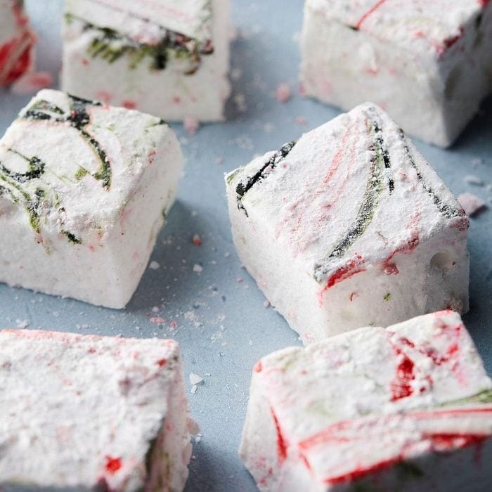 peppermint-marshmallows Peppermint Marshmallows with confectioners' sugar