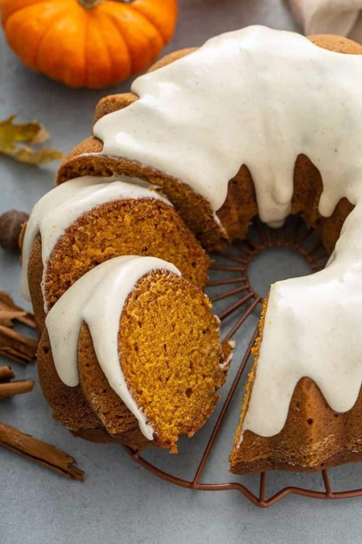 sliced-pumpkin-bundt-cake Sliced pumpkin Bundt cake with sugar glaze on top.