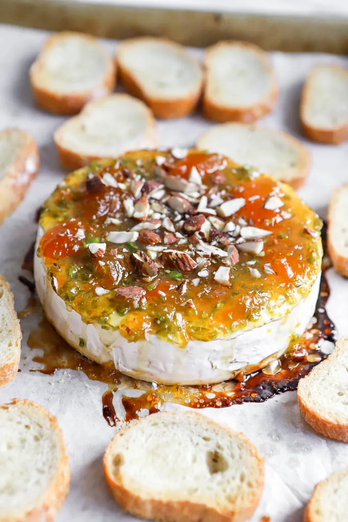 Easy Baked Brie Recipe with Jalapeño Apricot Jam