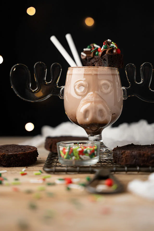 DELICIOUS CHRISTMAS CHOCOLATE CAKE COCKTAIL