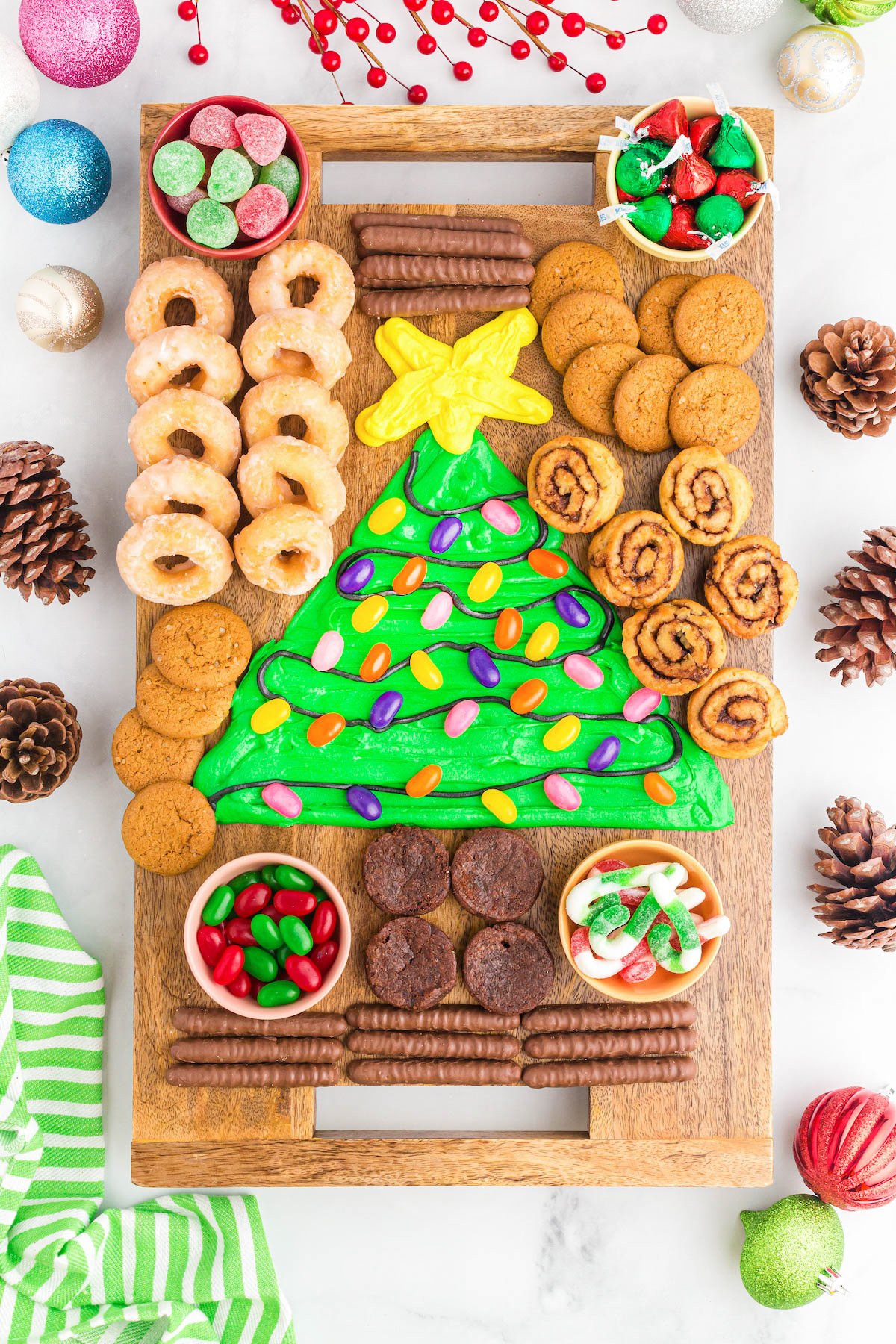 CHRISTMAS TREE BUTTERCREAM BOARD