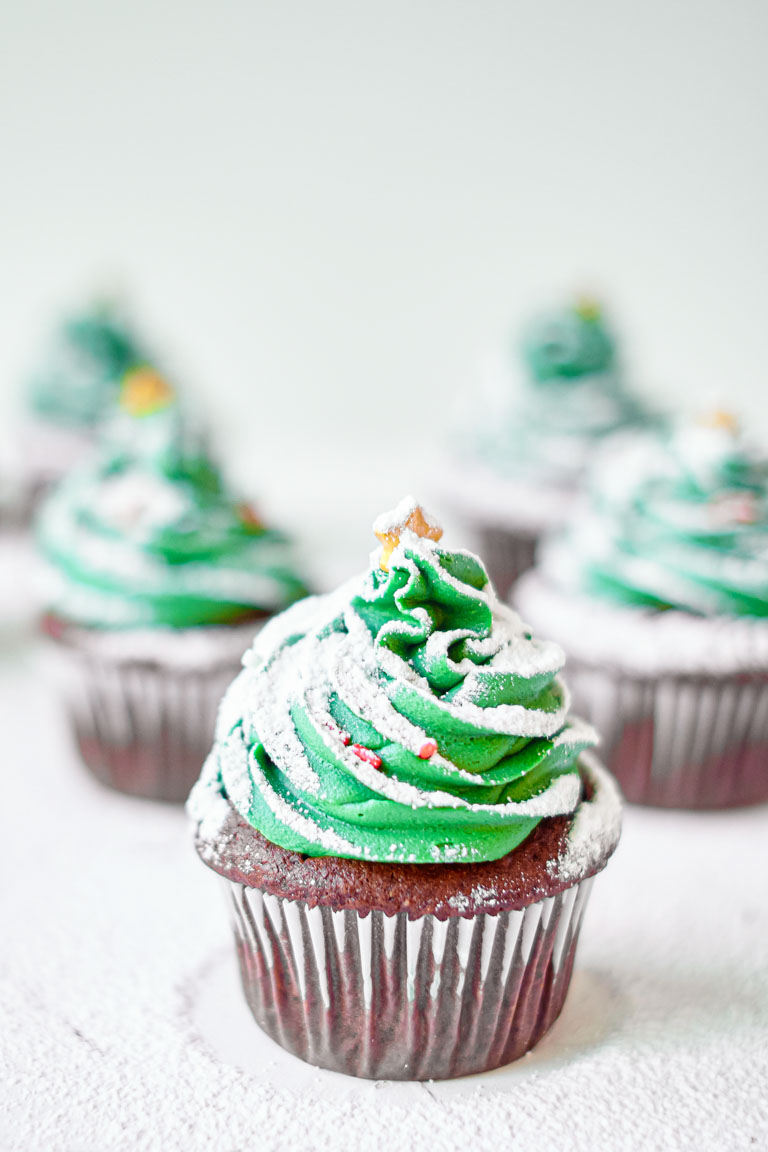 CHRISTMAS TREE CUPCAKES