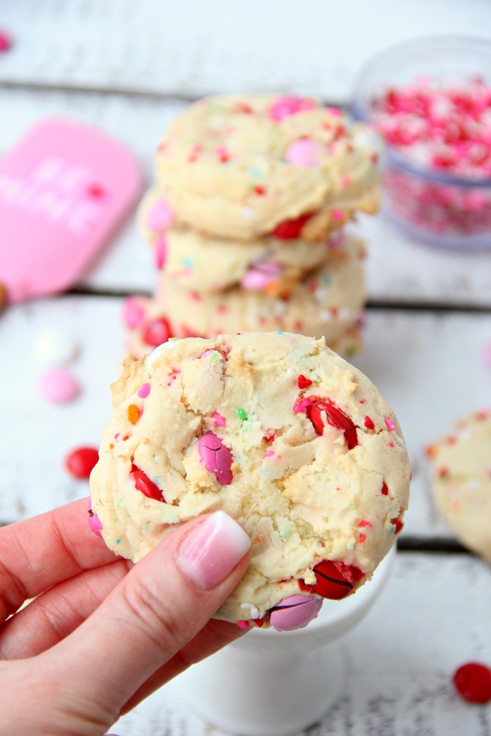 5-Ingredient Funfetti Cake Mix Cookies (M&M's Valentine's Day Cookies)